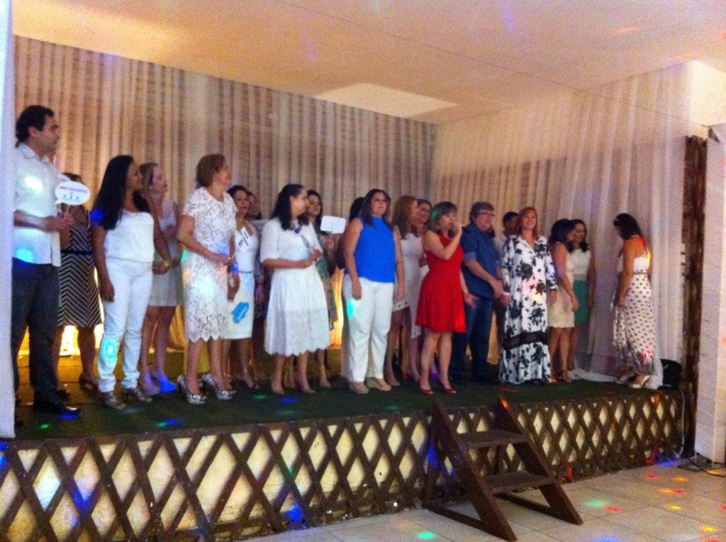 Equipe da Clínica em se apresentando para pacientes e familiares