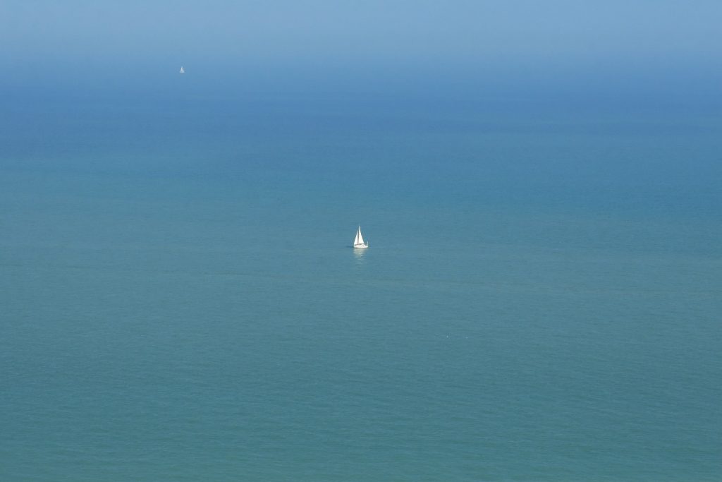 08 alone-1238471_1920
